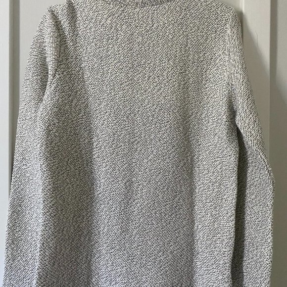 NWOT O'Neill White & Silver Sweater - Picture 6 of 7